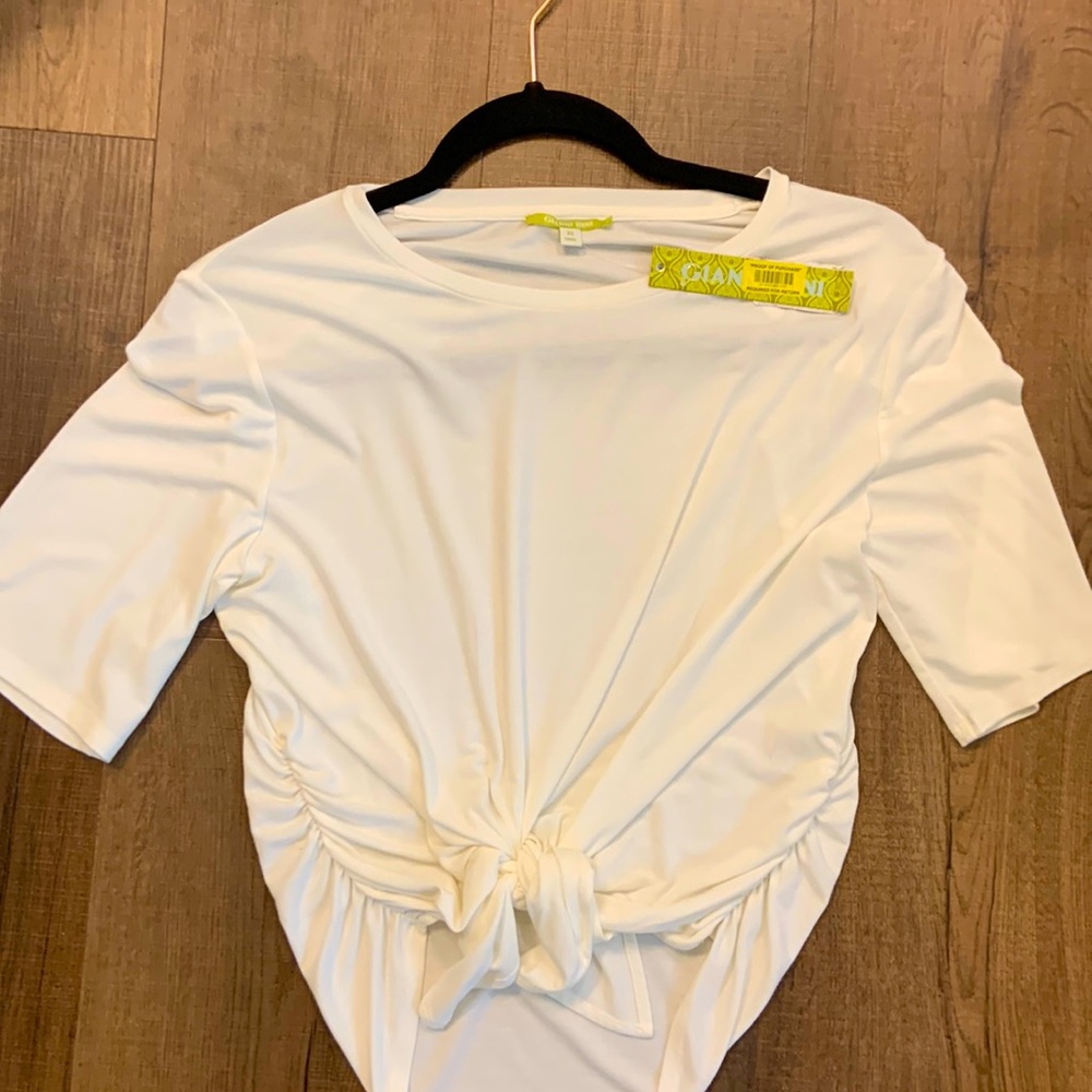 Gianni Bini Size XS White top with tie in the front.